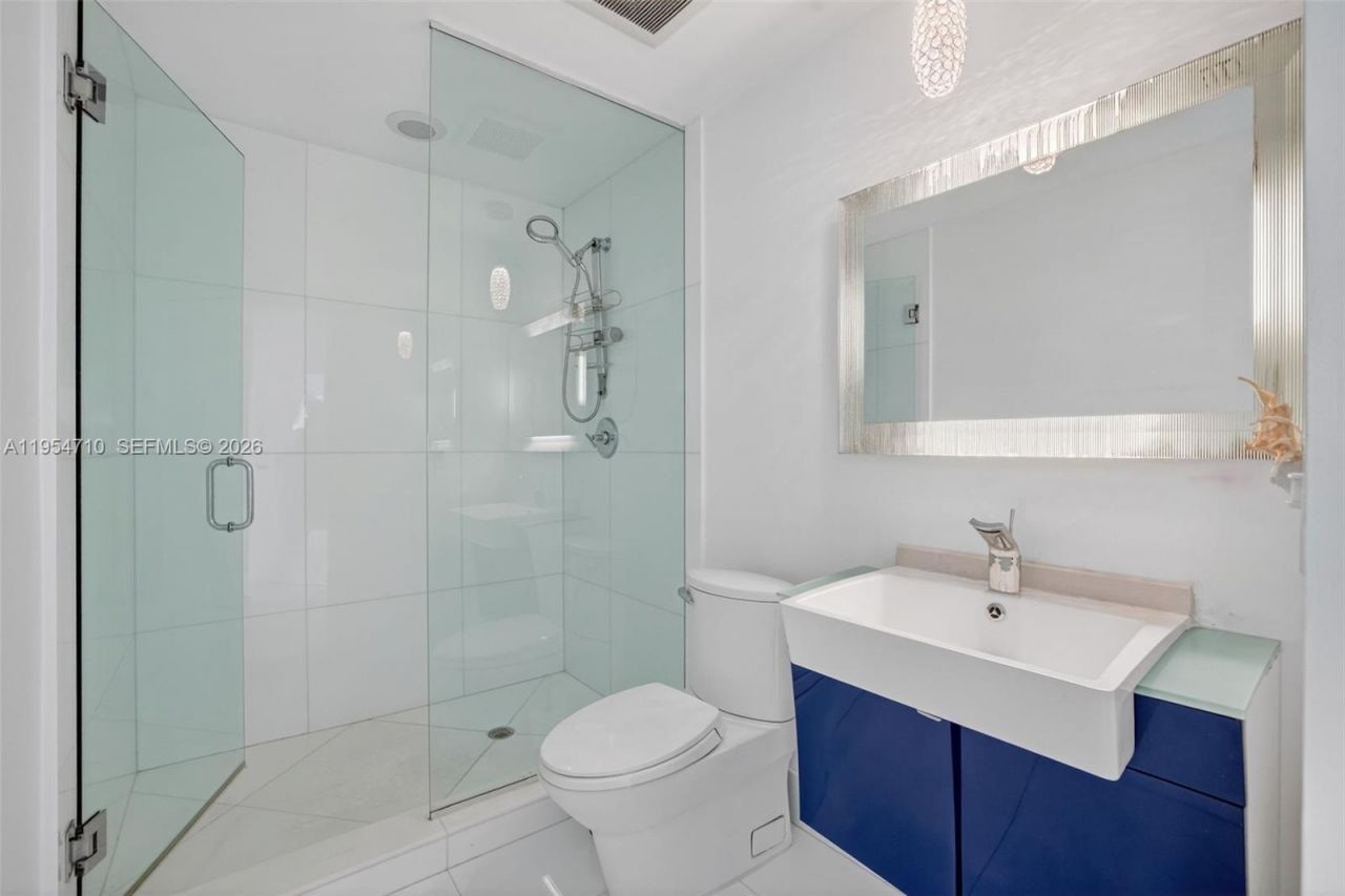 2950 NE 188th St, Unit 302, Aventura, FL 33180 Photo