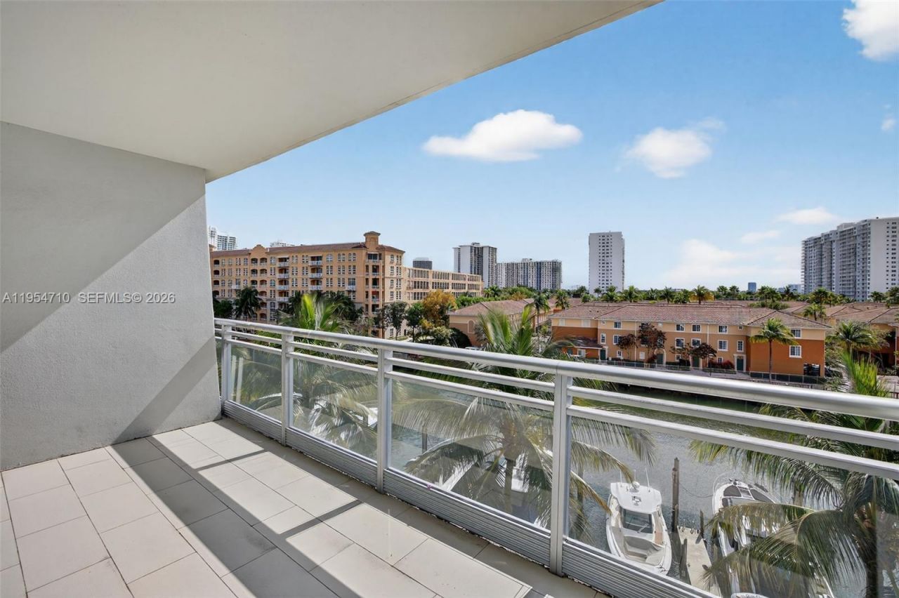 2950 NE 188th St, Unit 302, Aventura, FL 33180 Photo