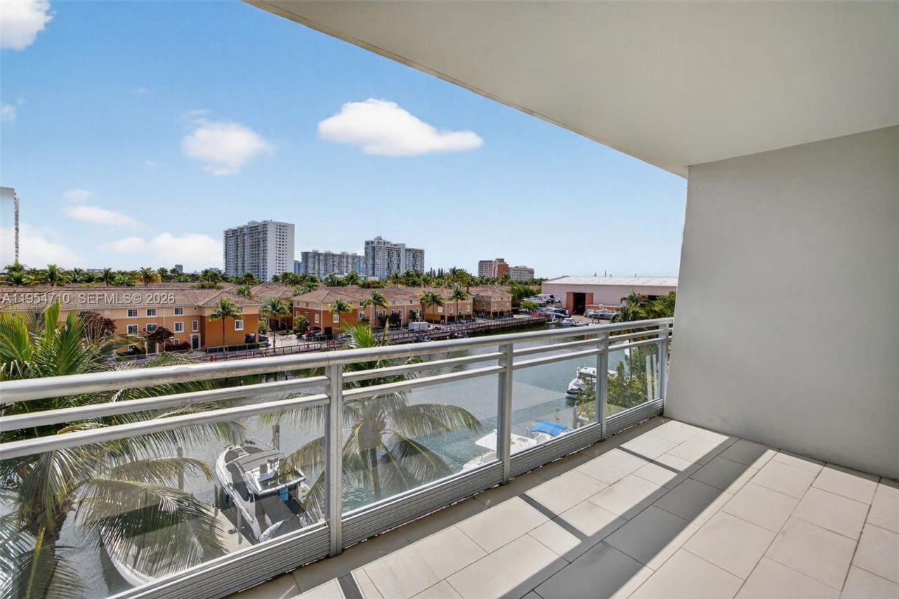2950 NE 188th St, Unit 302, Aventura, FL 33180 Photo