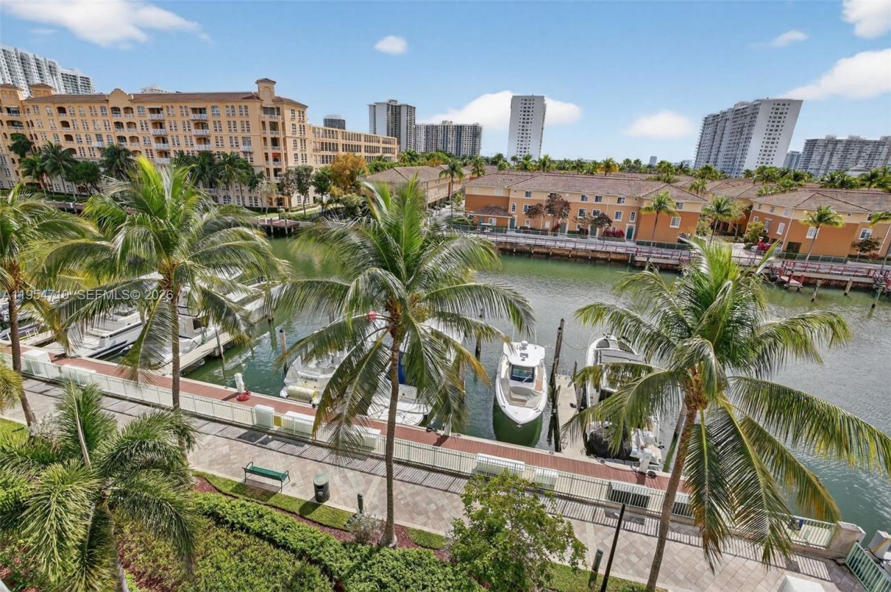 2950 NE 188th St, Unit 302, Aventura, FL 33180 Photo