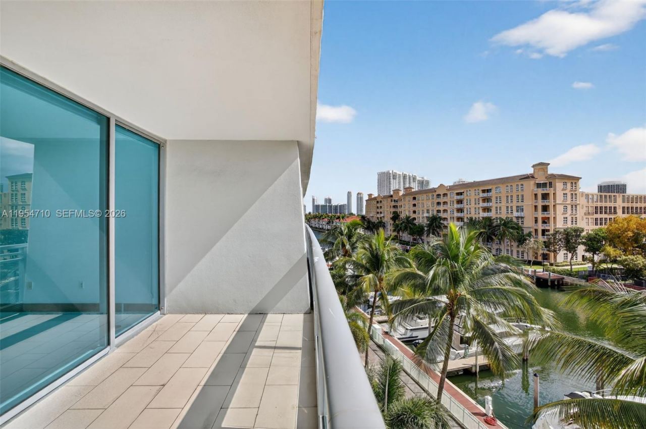 2950 NE 188th St, Unit 302, Aventura, FL 33180 Photo