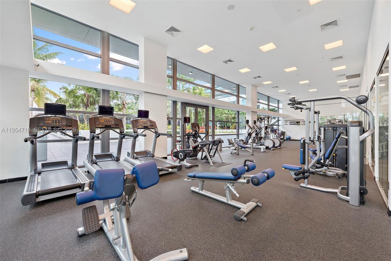 2950 NE 188th St, Unit 302, Aventura, FL 33180 Photo