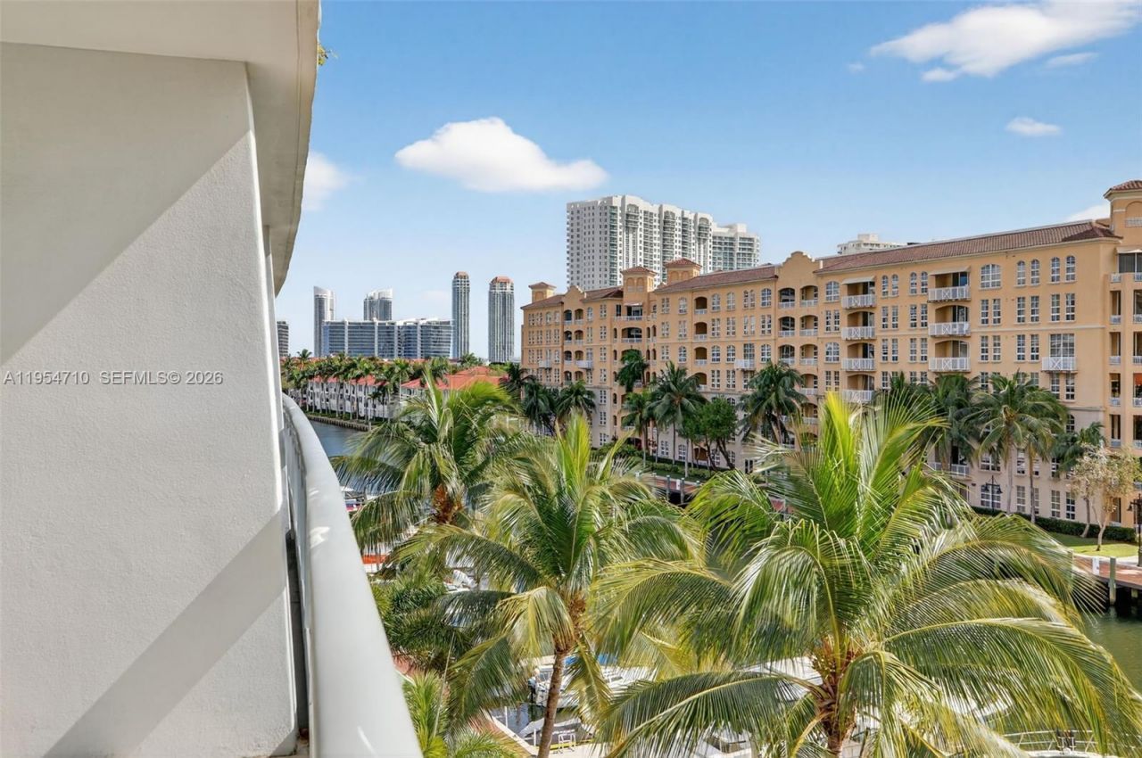 2950 NE 188th St, Unit 302, Aventura, FL 33180 Photo