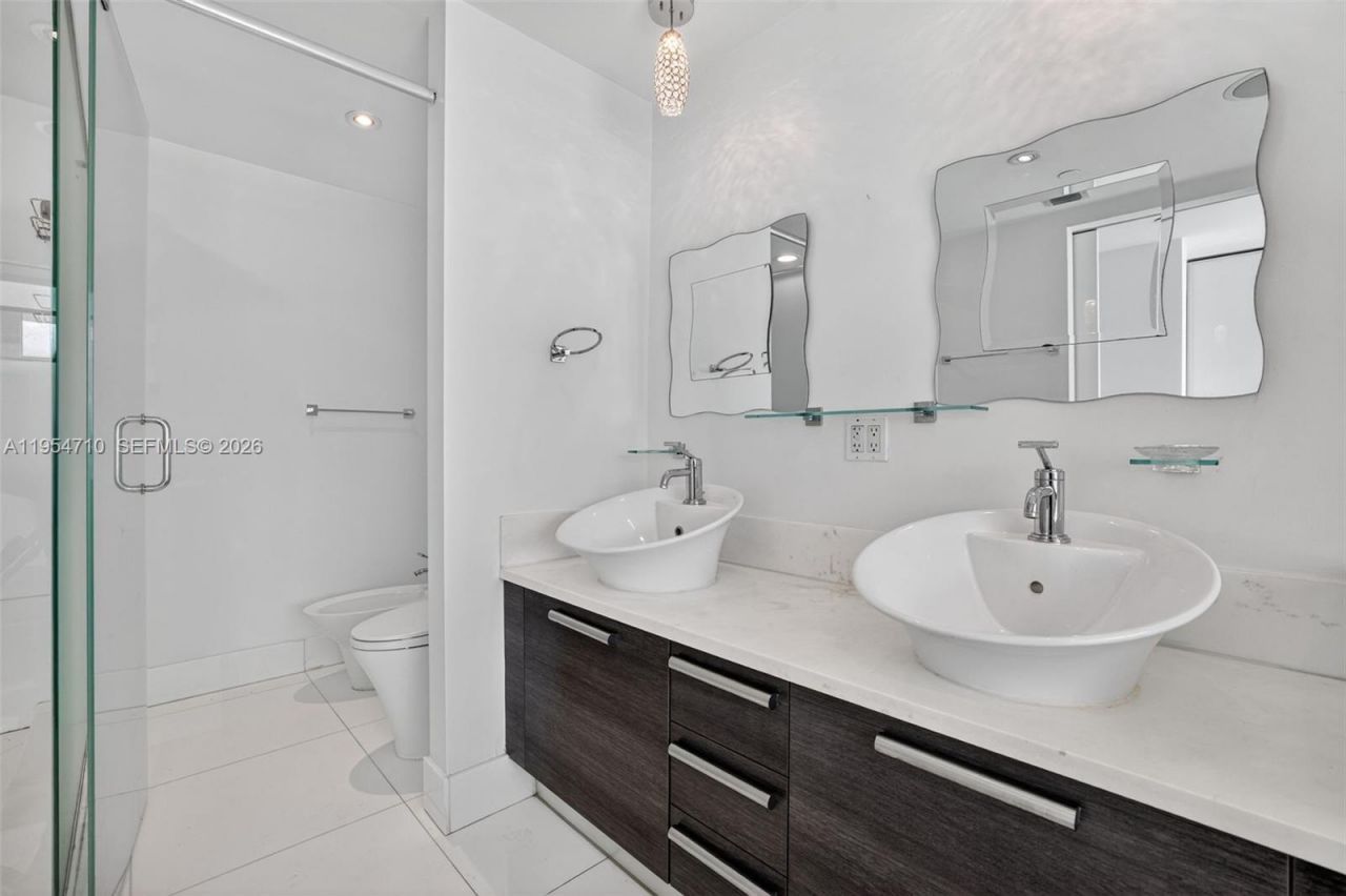 2950 NE 188th St, Unit 302, Aventura, FL 33180 Photo