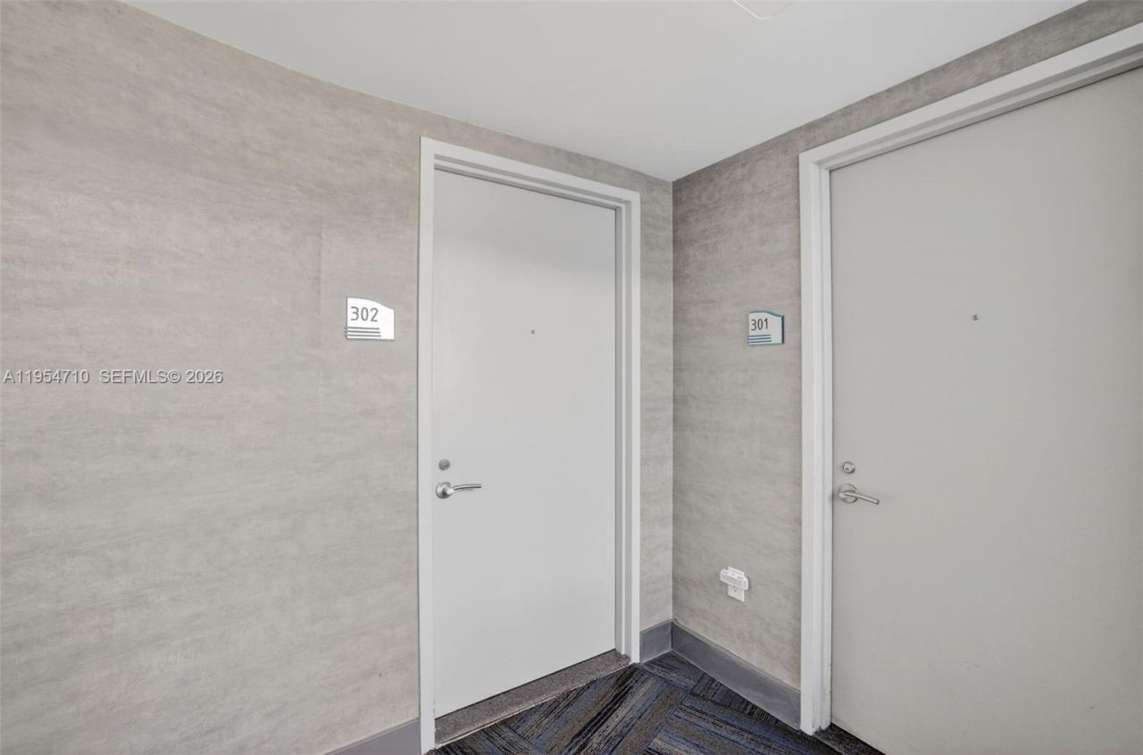 2950 NE 188th St, Unit 302, Aventura, FL 33180 Photo