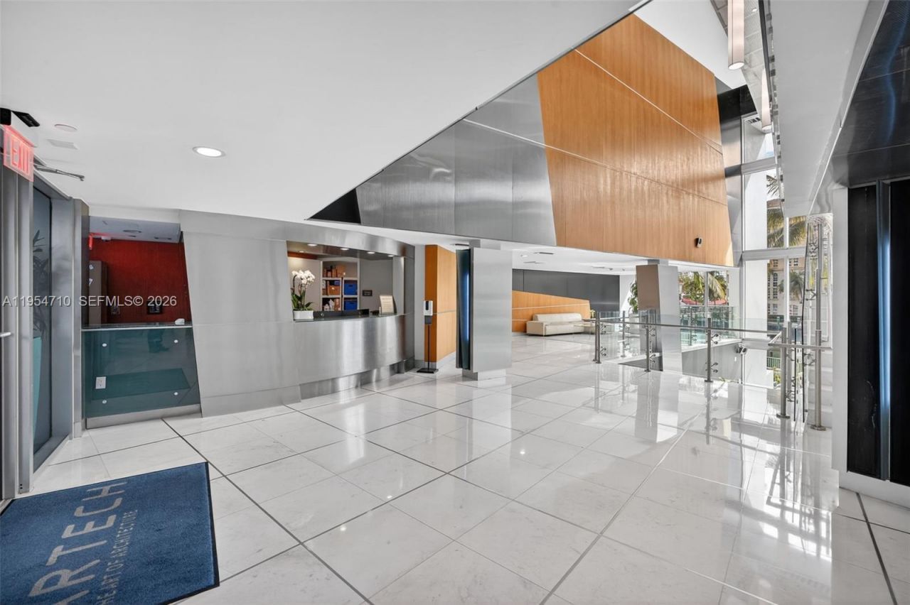 2950 NE 188th St, Unit 302, Aventura, FL 33180 Photo