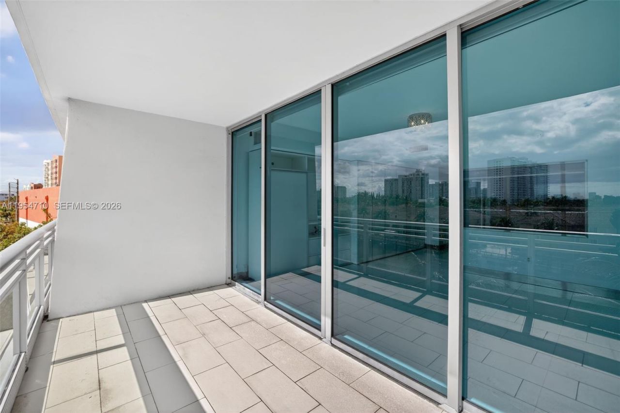 2950 NE 188th St, Unit 302, Aventura, FL 33180 Photo