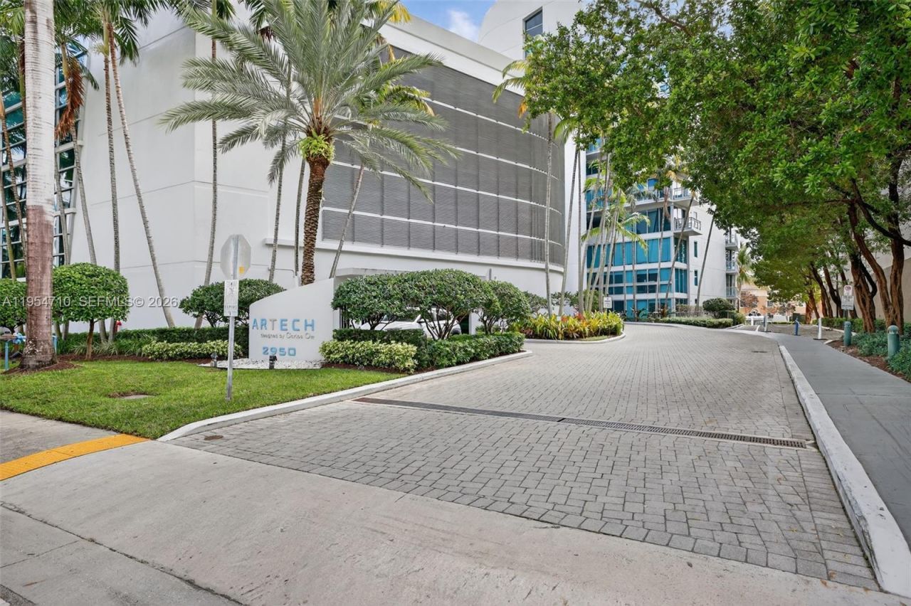 2950 NE 188th St, Unit 302, Aventura, FL 33180 Photo