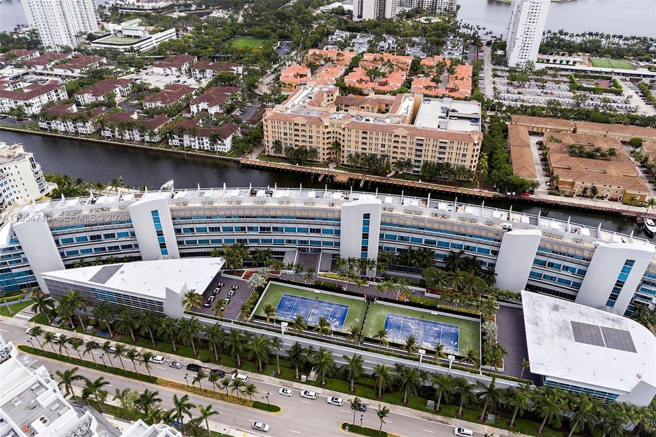 2950 NE 188th St, Unit 302, Aventura, FL 33180 Photo