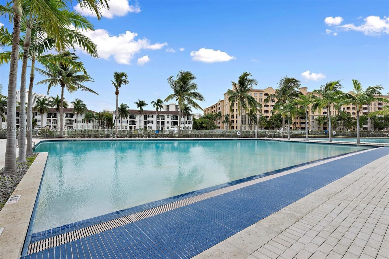 2950 NE 188th St, Unit 302, Aventura, FL 33180 Photo