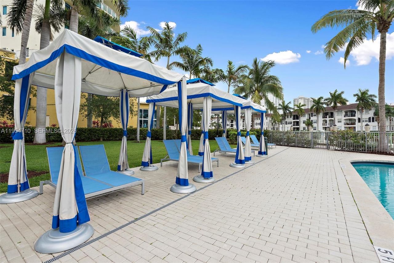 2950 NE 188th St, Unit 302, Aventura, FL 33180 Photo