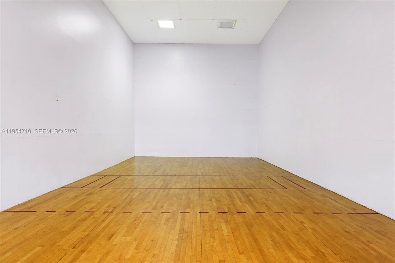 2950 NE 188th St, Unit 302, Aventura, FL 33180 Photo