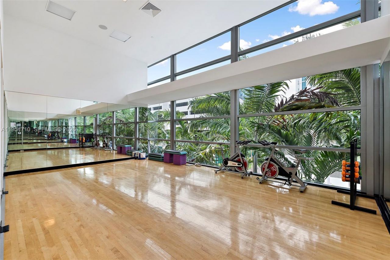 2950 NE 188th St, Unit 302, Aventura, FL 33180 Photo