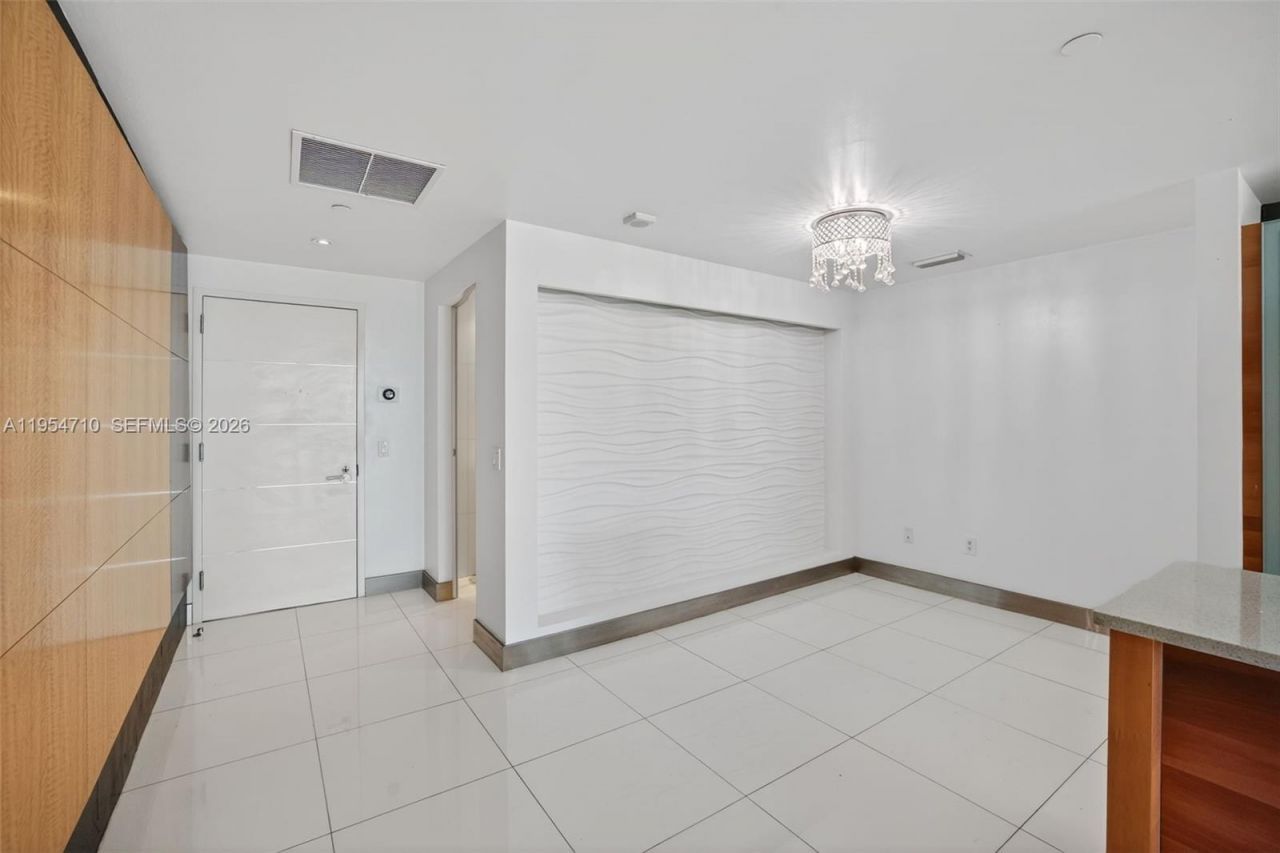 2950 NE 188th St, Unit 302, Aventura, FL 33180 Photo