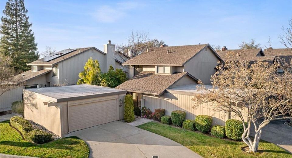 8899 Bluff Ln, Fair Oaks, CA 95628 Photo