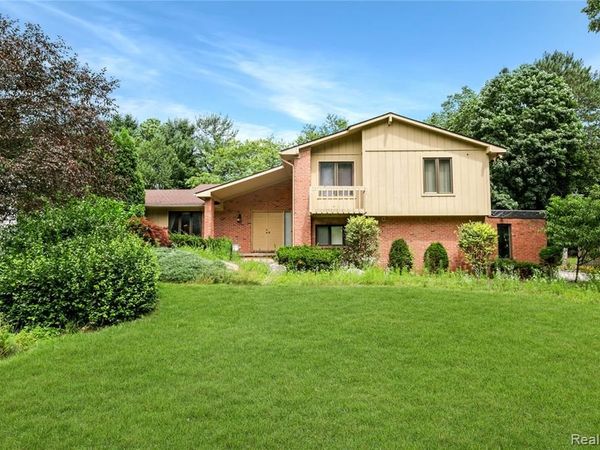 1321 Highland Meadows, Flint Twp, MI 48532