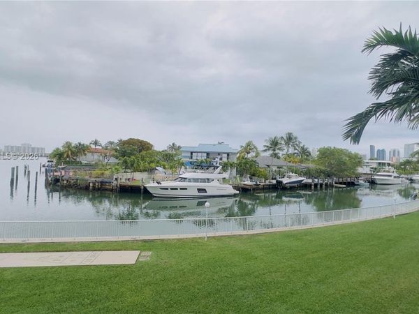 2841 NE 163rd St, Unit 207, North Miami Beach, FL 33160