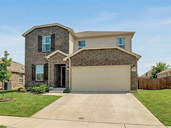 1340 Waggoner Drive, Aubrey, TX 76227