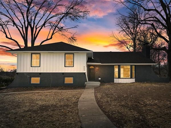 809 Swope Drive, Independence, MO 64056