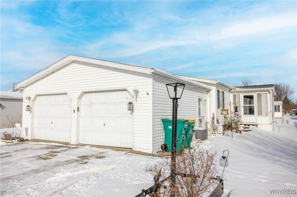 79 Golden Pond, Akron, NY 14001 Main Photo