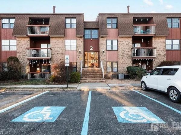 23-C powderhorn Court, Woodbridge, NJ 07095