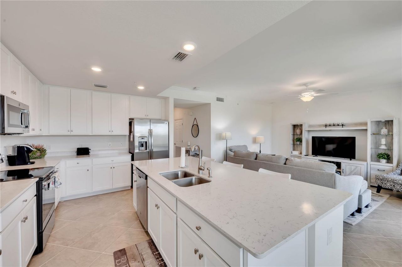 17510 Gawthrop Drive, Unit 203, Lakewood Ranch, FL 34211 Photo