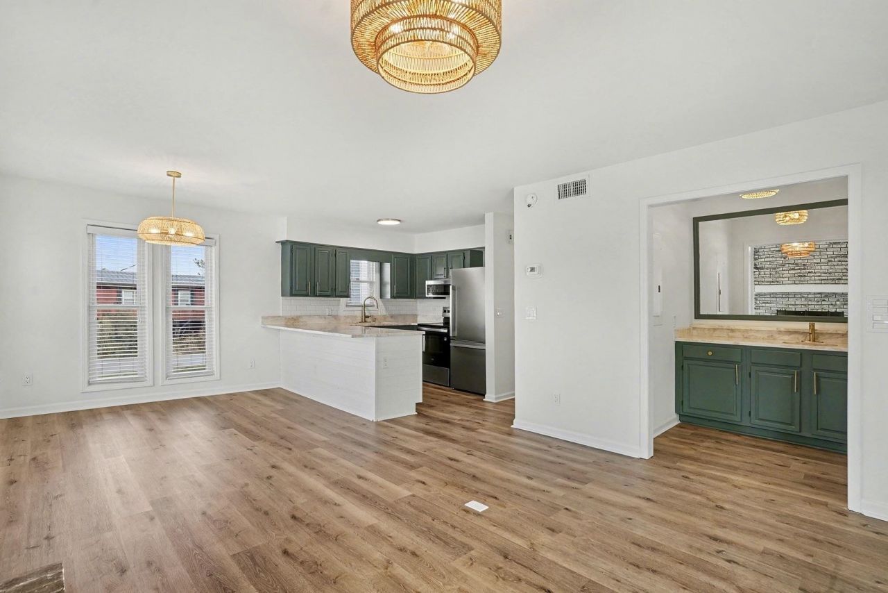 206 56th Ave. N Photo 3