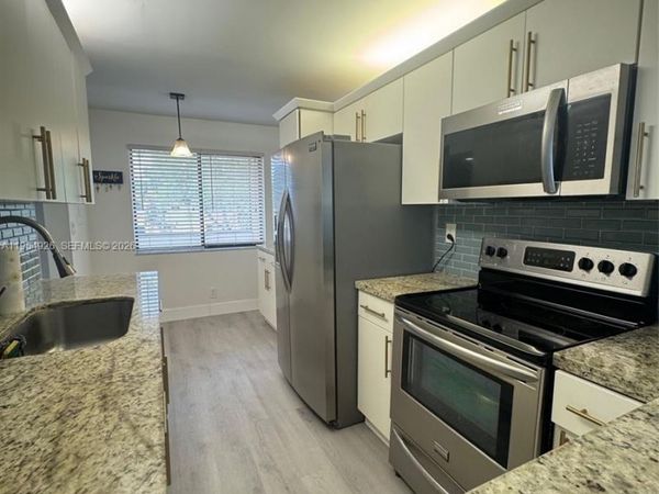 163 Lakeview Dr, Unit 204, Weston, FL 33326