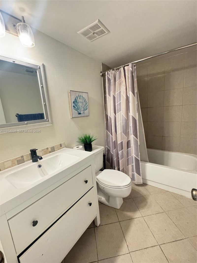 163 Lakeview Dr, Unit 204, Weston, FL 33326 Photo