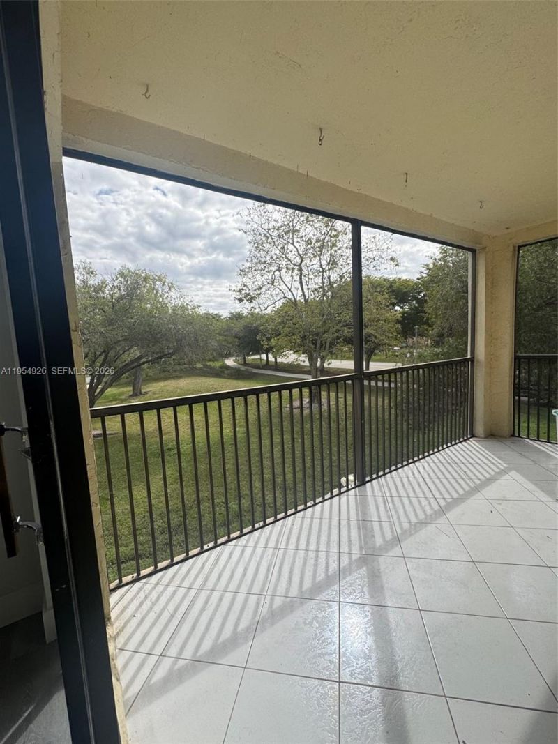 163 Lakeview Dr, Unit 204, Weston, FL 33326 Photo