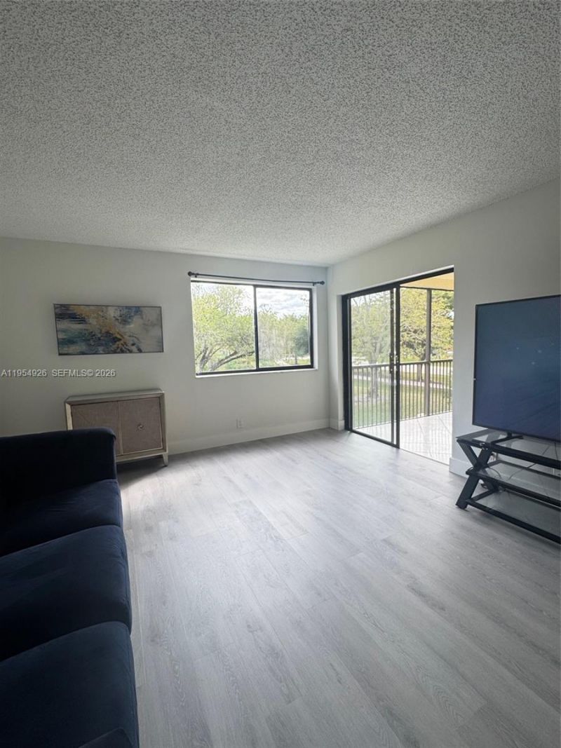 163 Lakeview Dr, Unit 204, Weston, FL 33326 Photo