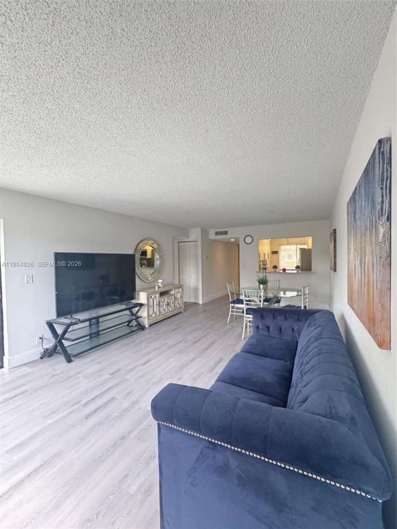 163 Lakeview Dr, Unit 204, Weston, FL 33326 Photo