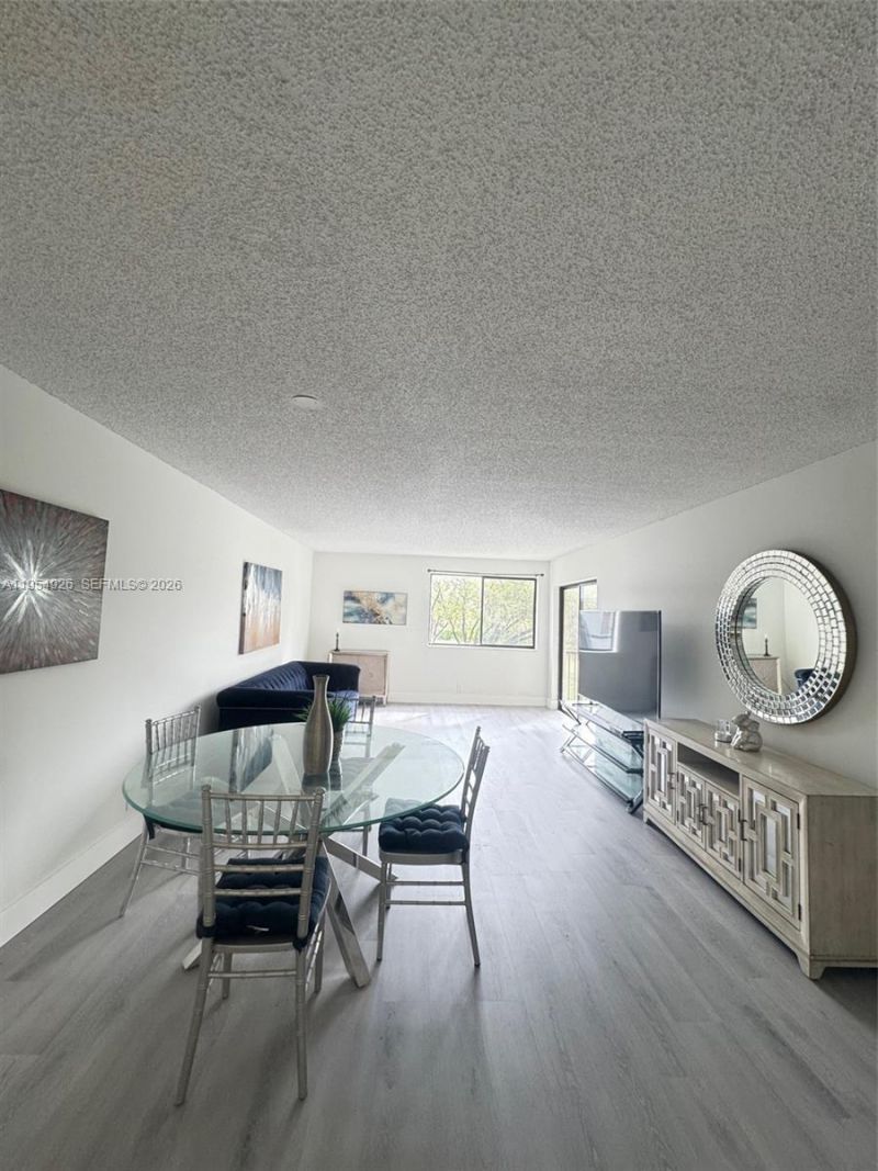 163 Lakeview Dr, Unit 204, Weston, FL 33326 Photo