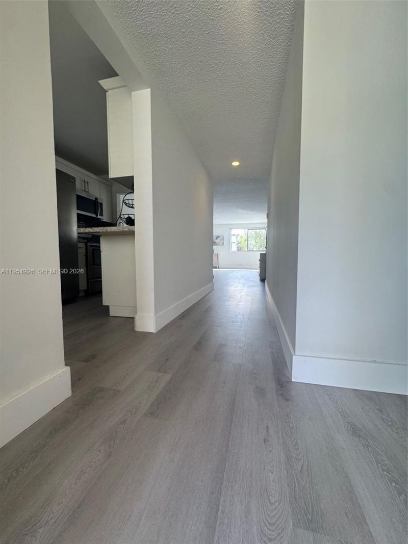 163 Lakeview Dr, Unit 204, Weston, FL 33326 Photo