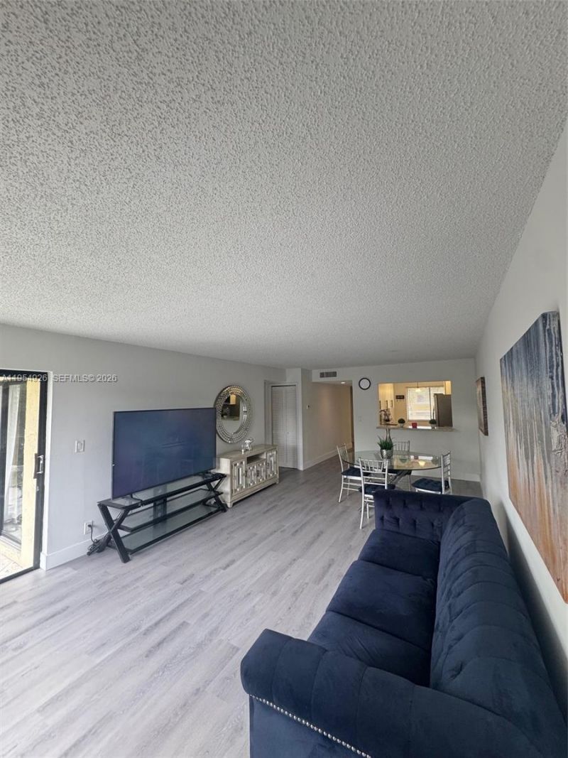 163 Lakeview Dr, Unit 204, Weston, FL 33326 Photo