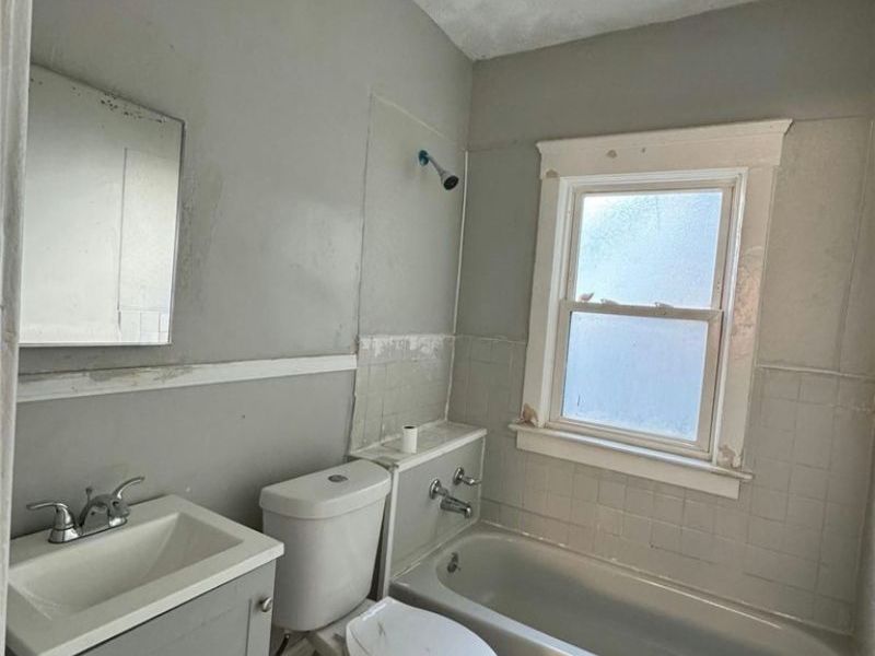 1057 E 146th Street, Cleveland, OH 44110 Photo 4