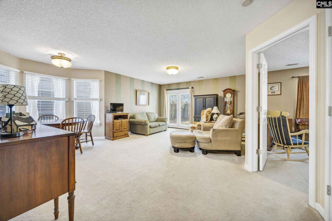 108 Autumn Run Circle E Photo 10