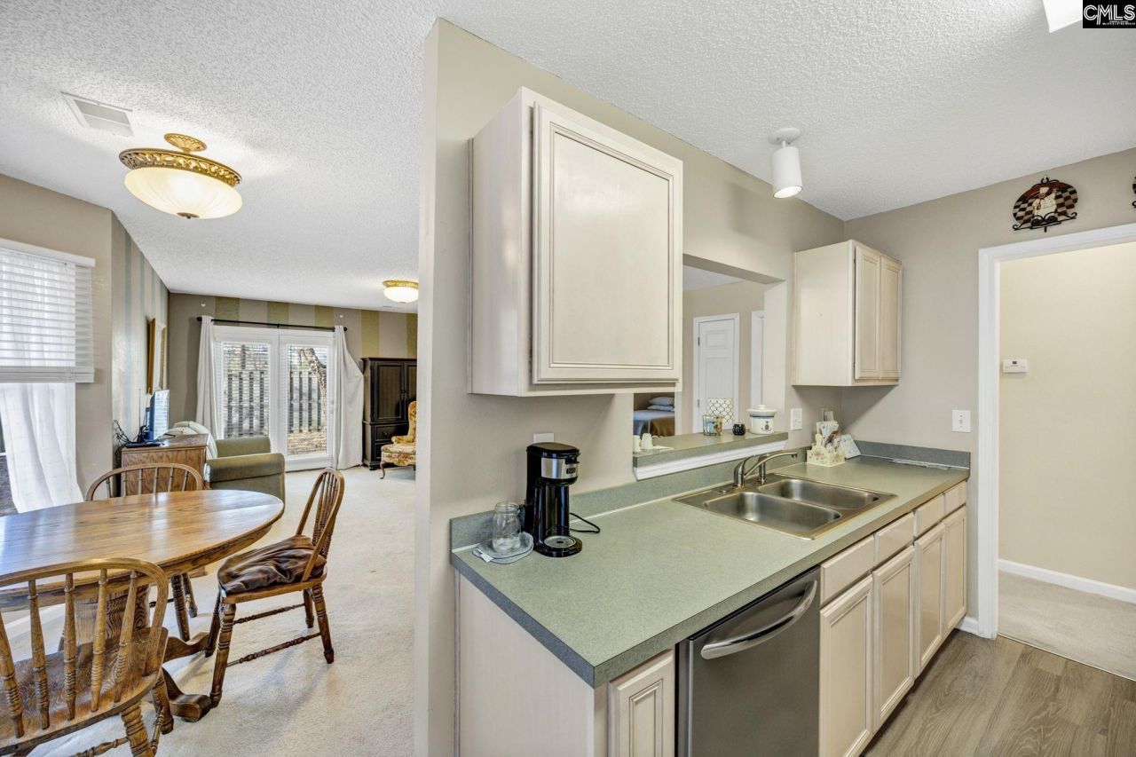 108 Autumn Run Circle E Photo 16