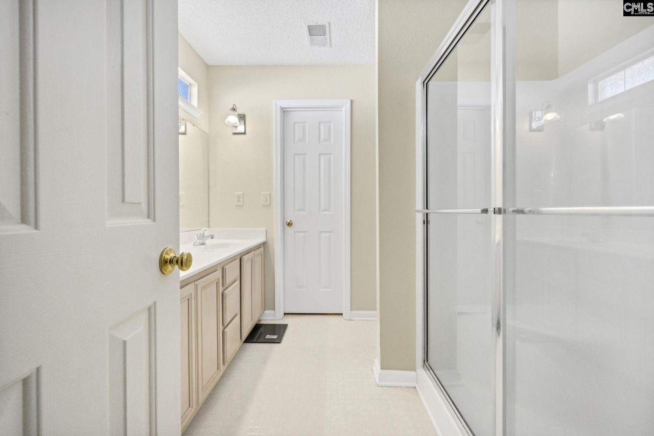 108 Autumn Run Circle E Photo 24