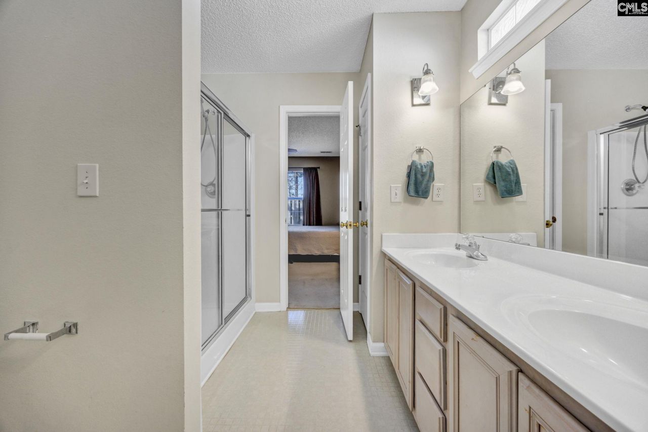 108 Autumn Run Circle E Photo 27