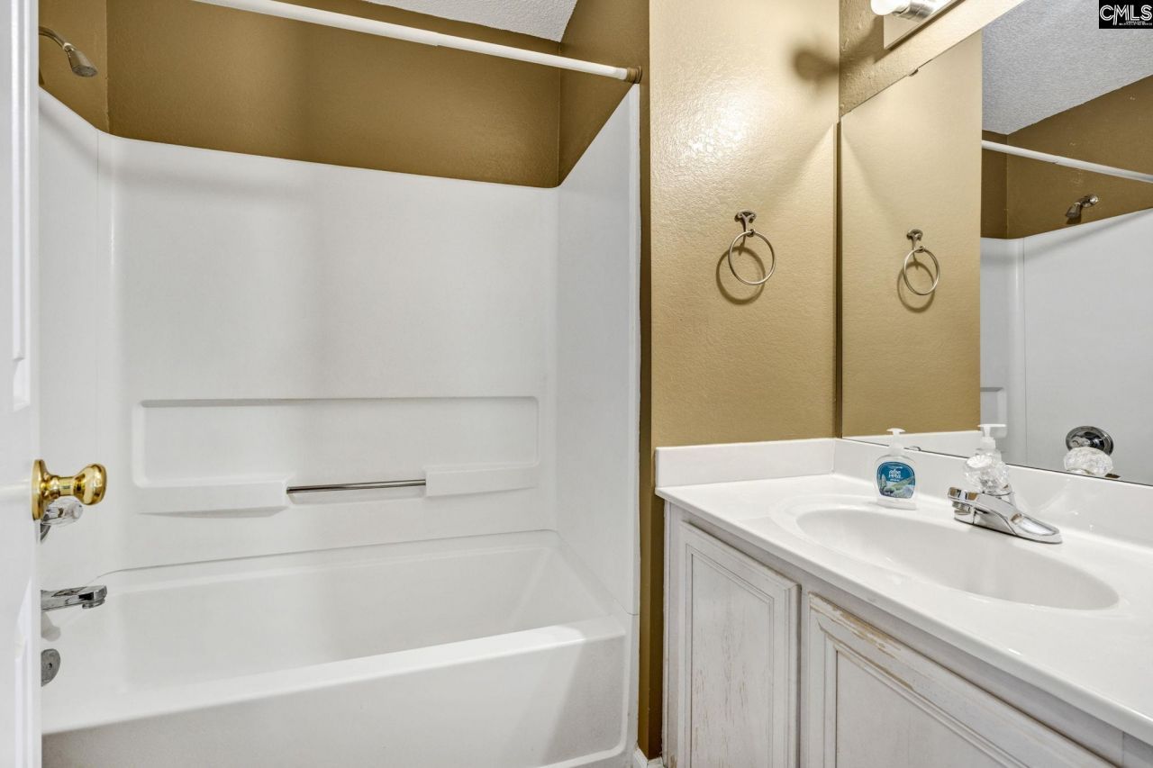 108 Autumn Run Circle E Photo 8