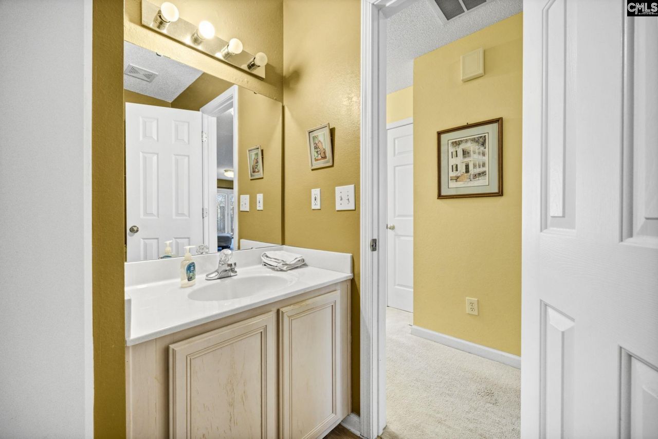 108 Autumn Run Circle E Photo 9