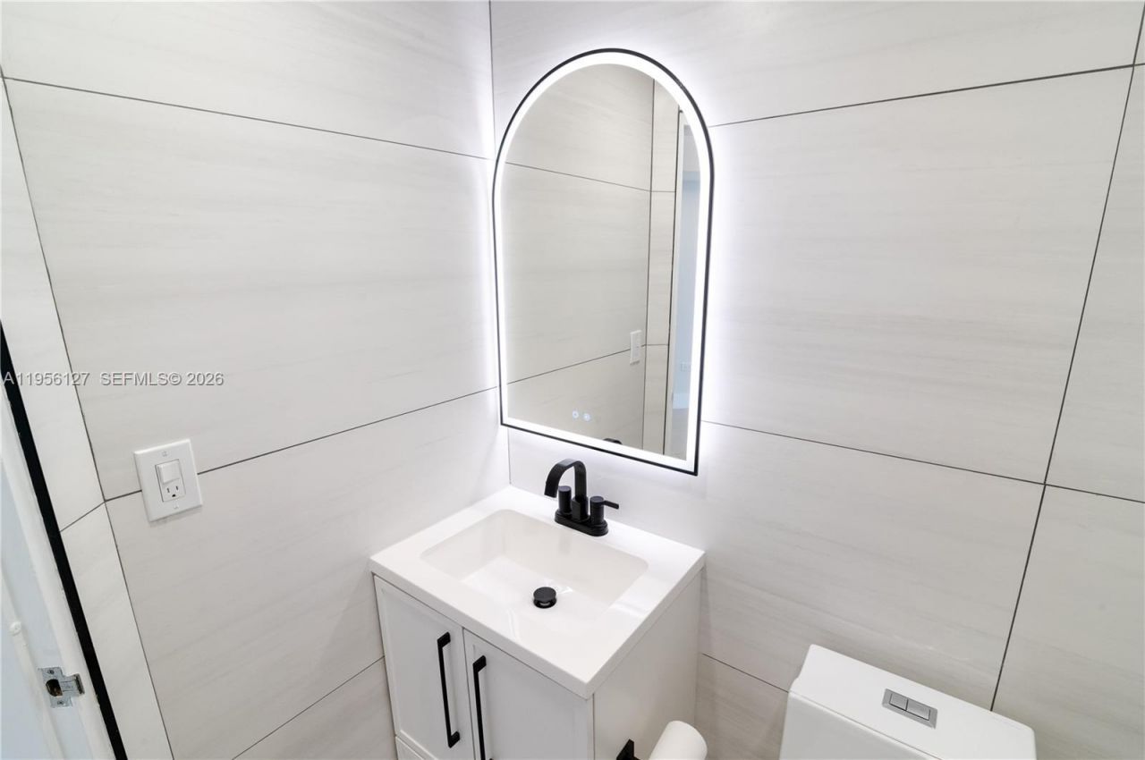 825 Brickell Bay Dr, Unit 1448, Miami, FL 33131 Photo