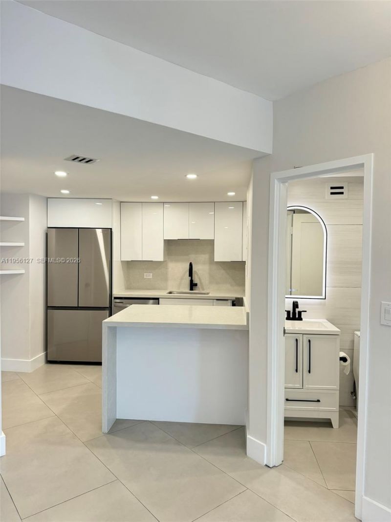 825 Brickell Bay Dr, Unit 1448, Miami, FL 33131 Photo