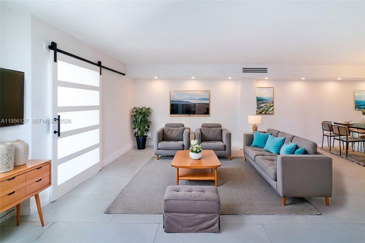 825 Brickell Bay Dr, Unit 1448, Miami, FL 33131 Photo