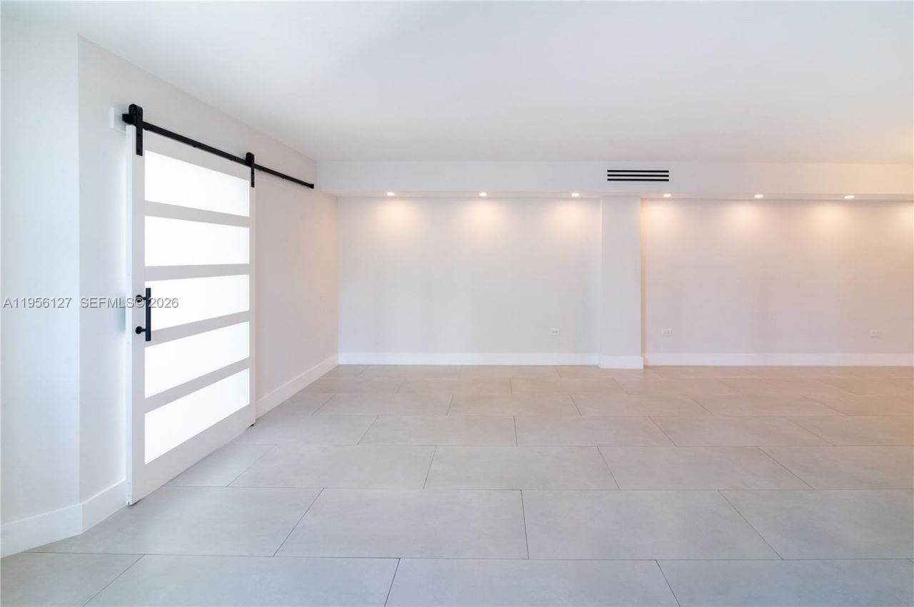 825 Brickell Bay Dr, Unit 1448, Miami, FL 33131 Photo