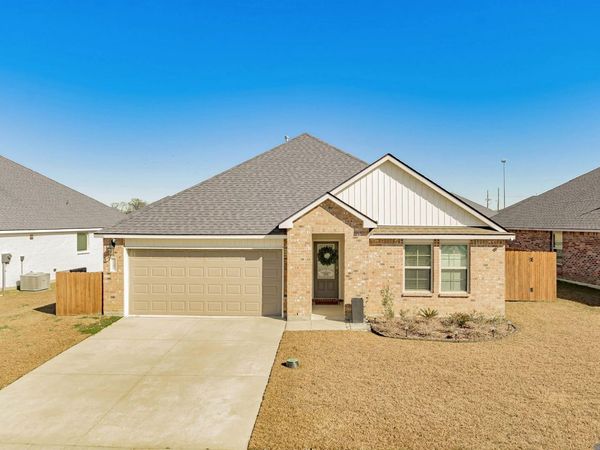 727 Lambot Ave, Zachary, LA 70791