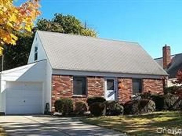 27 Richard Street, West Hempstead, NY 11552