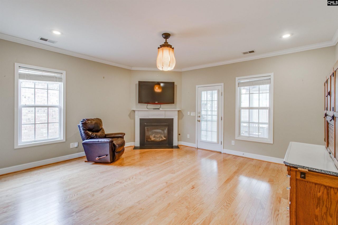 223 Faversham Lane  Photo 12