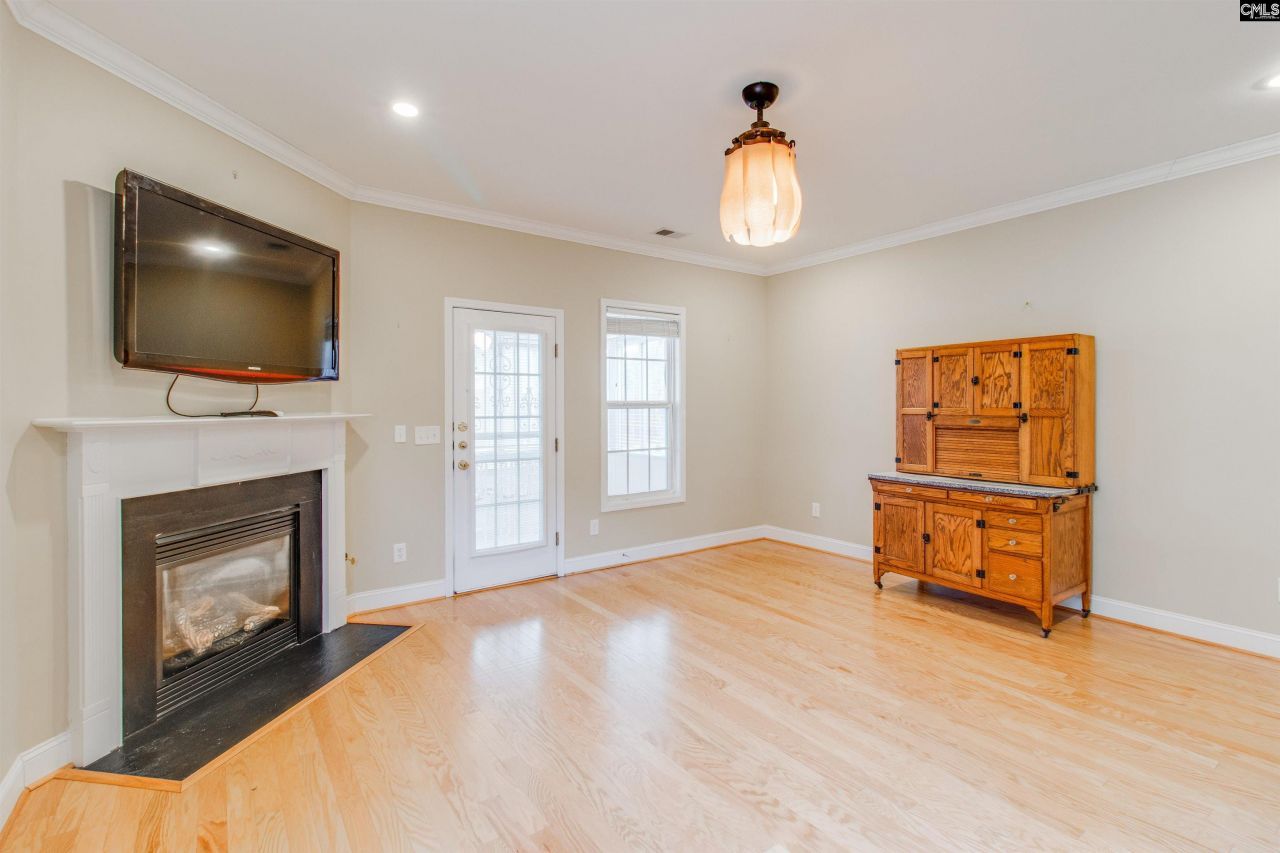 223 Faversham Lane  Photo 13